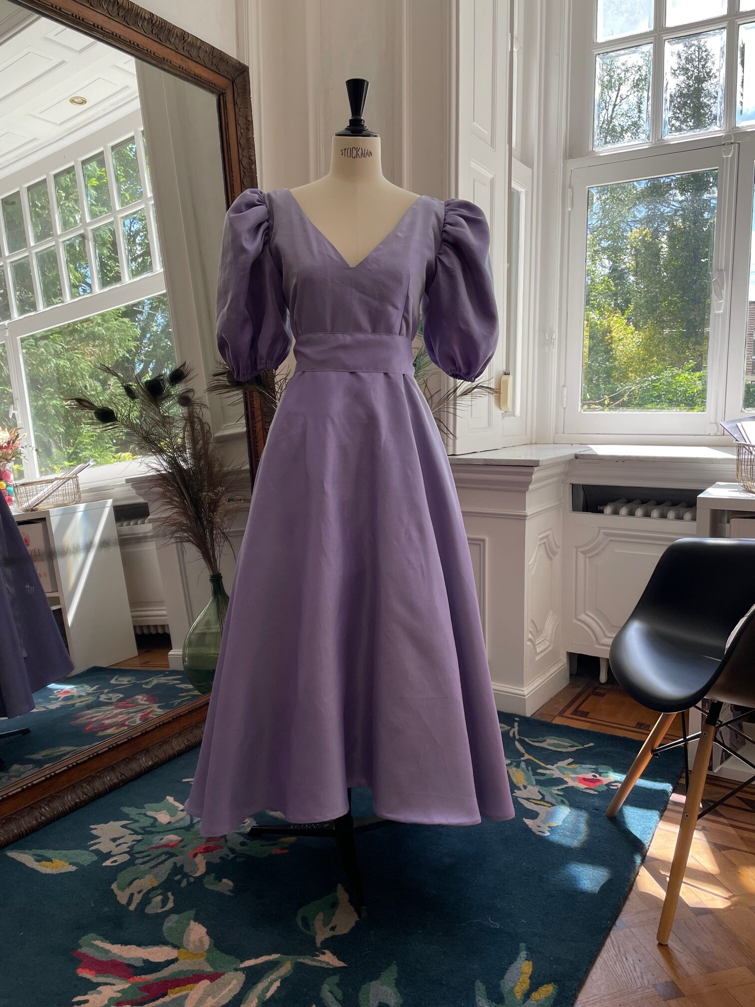 au fil d'un jour - photo - robe - soie - shantung - mancheballon - soiesauvage - ceinture - cérémonie - mauve - miroir - atelier - wasquehal