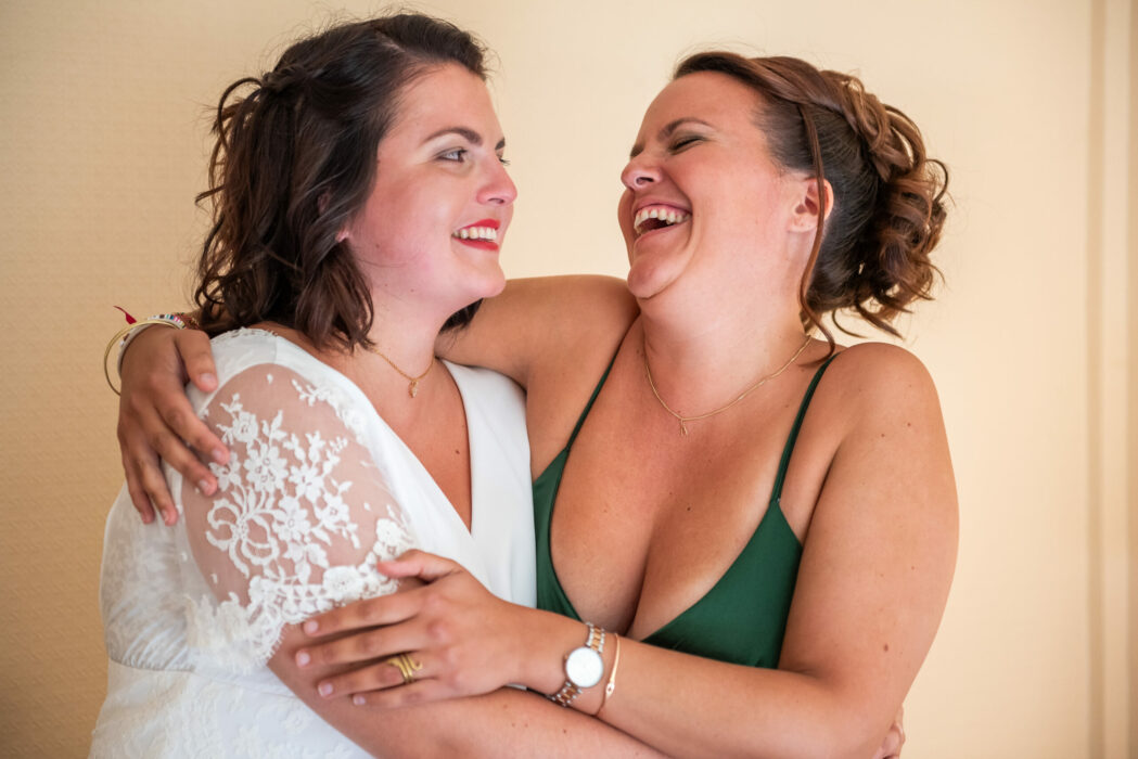 la mariée et ses proches le jour du mariage